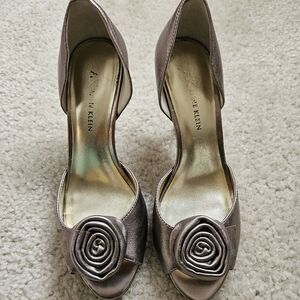 Anne Klein Gold Heels Size 6